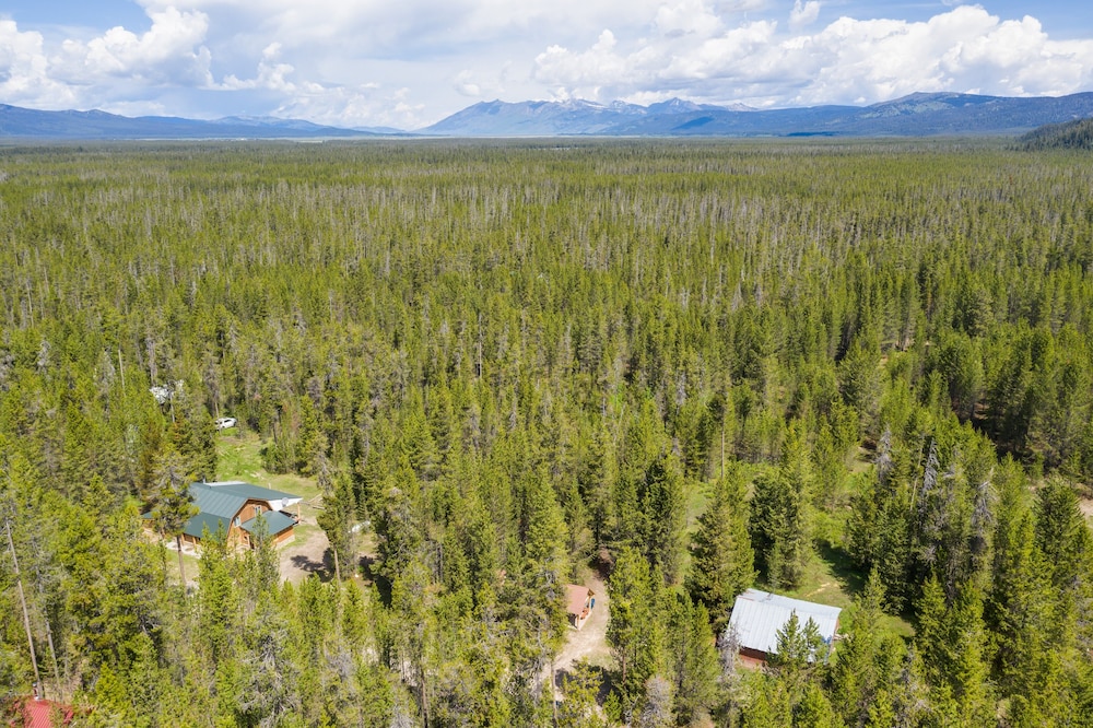 Grey Wolf Retreat view 4
