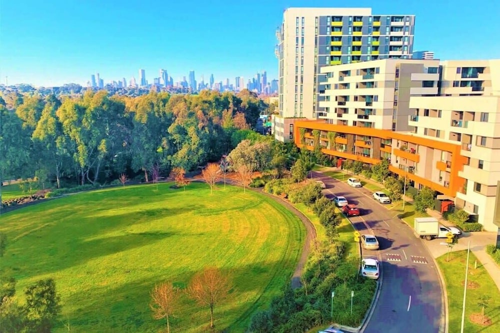 A 3BR Apt Next to Melbourne Zoo, Free Parking