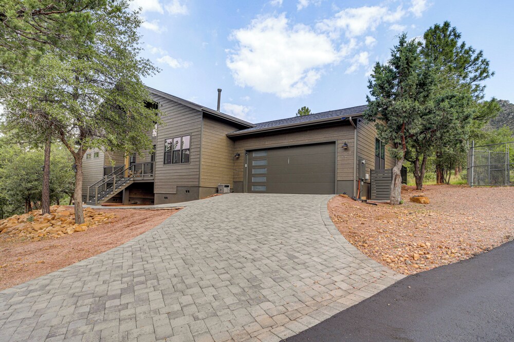 Luxe Pine Home w/ Tonto National Forest Access!