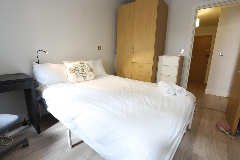 Birmingham Postbox Premier Home Stay view 4