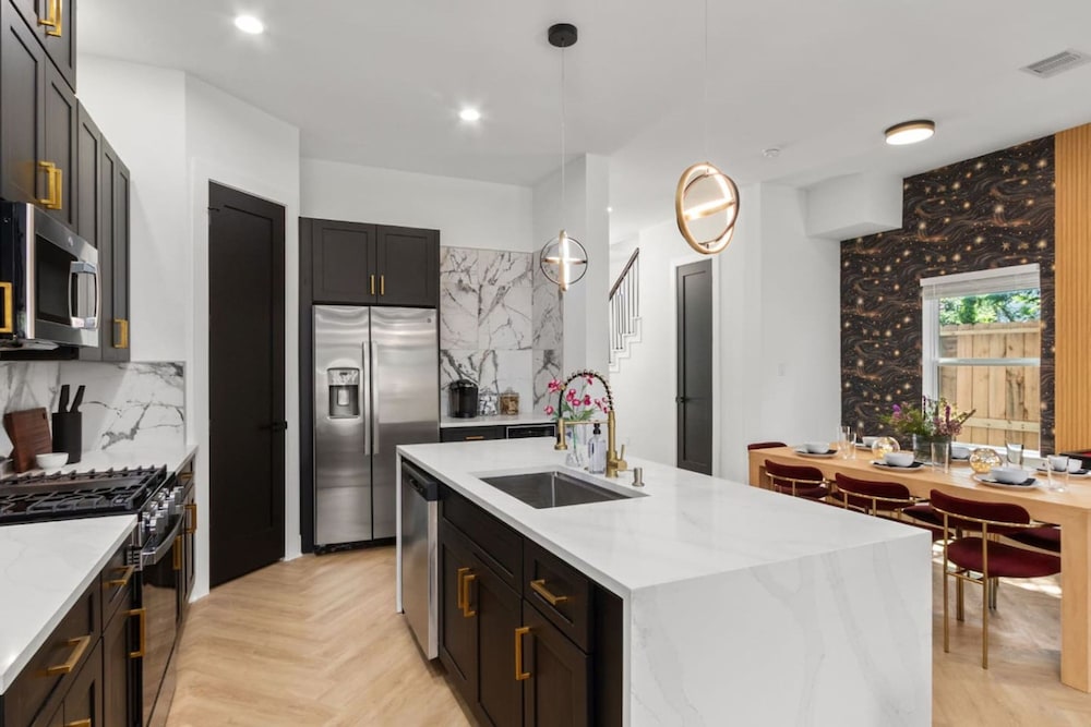 Chic 4BR Getaway Near NRG TMC