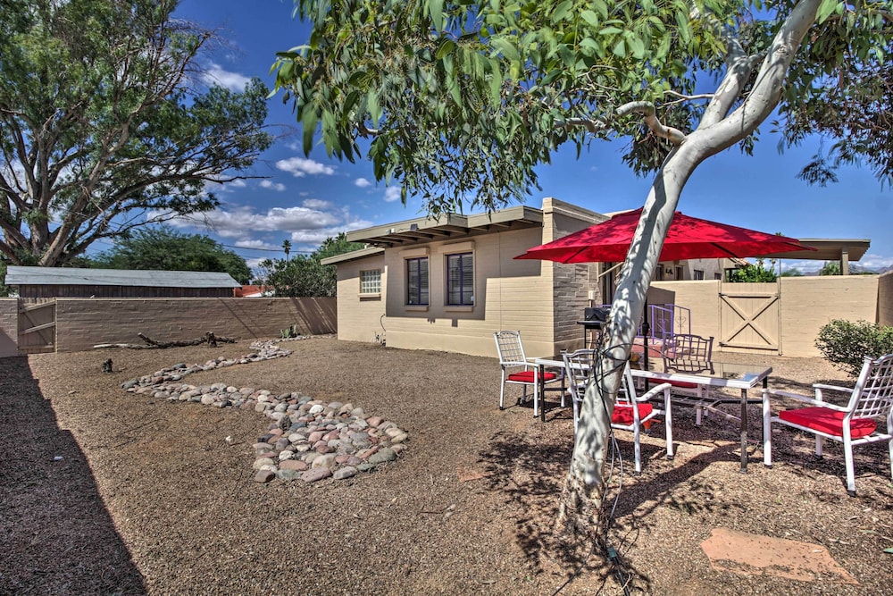 Tranquil Tucson Home w/ Yard - Walk to U of A