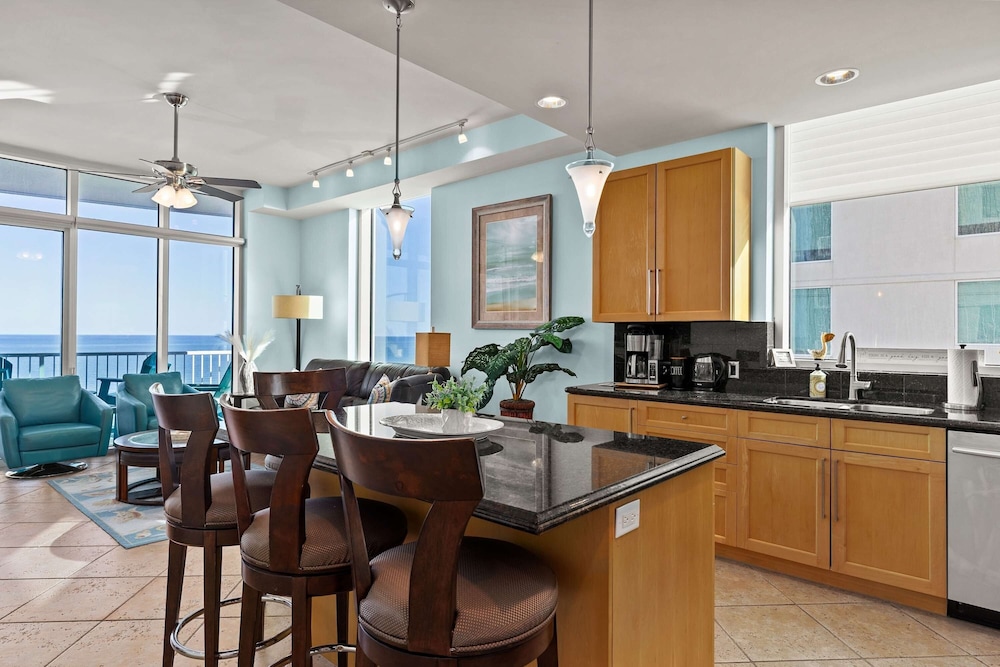 Sapphire Beach - Breathtaking 26th Floor Views 3 Bedroom Apts