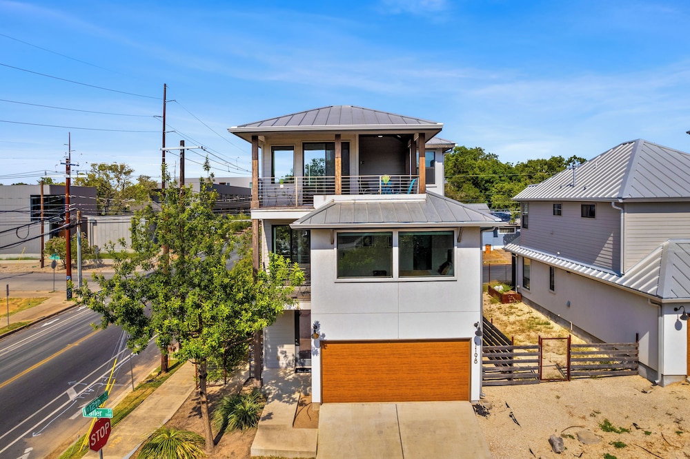 Walk to Restaurants & Entertainment on East Side view 4