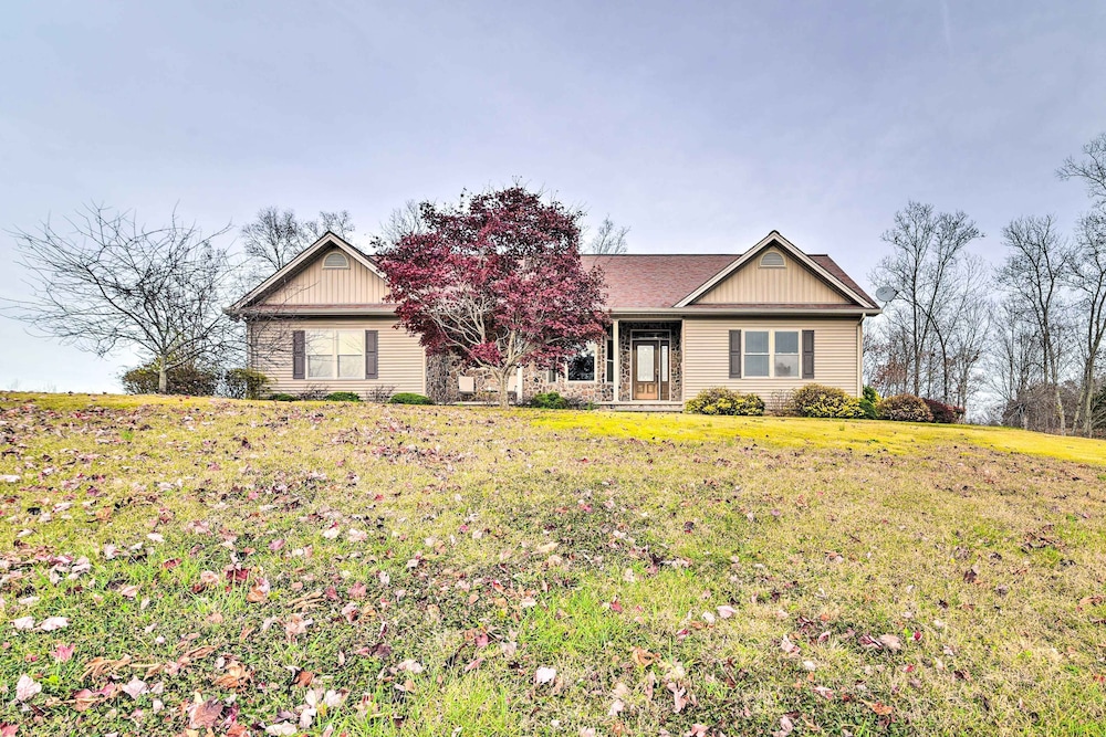Cozy Home w/ Patio, 2 Mi to Dale Hollow Lake! view 5
