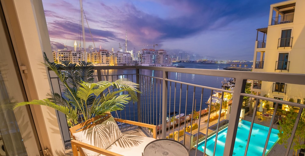 LUX The Le Pont Sea View Suite