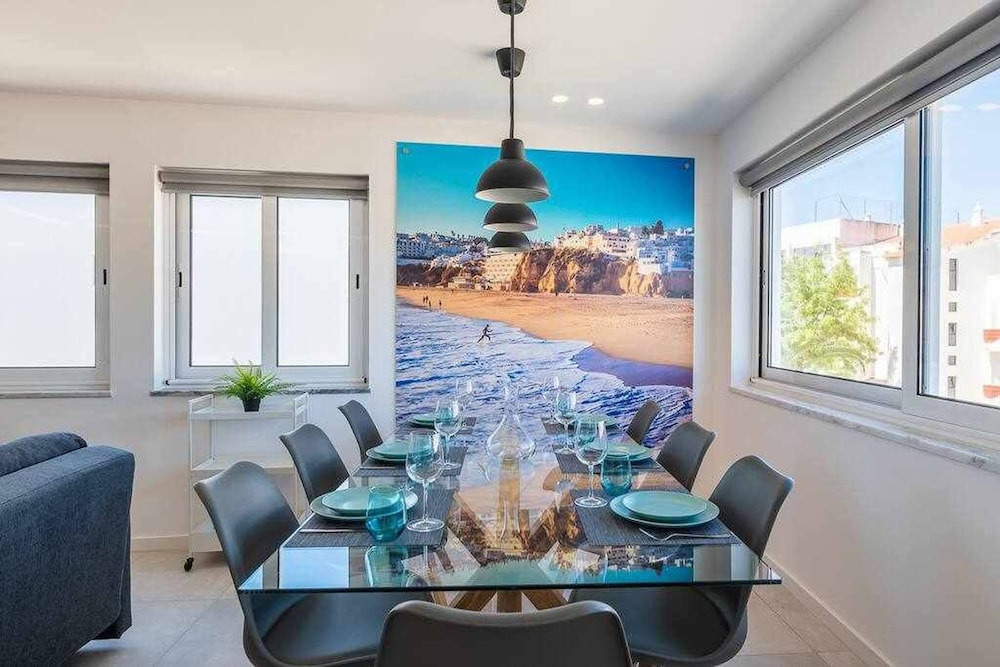 Central Town 2-bedroom Luxury Apartment Albufeira
