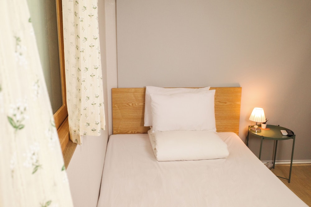 Starria Hostel foreign guest only 23
