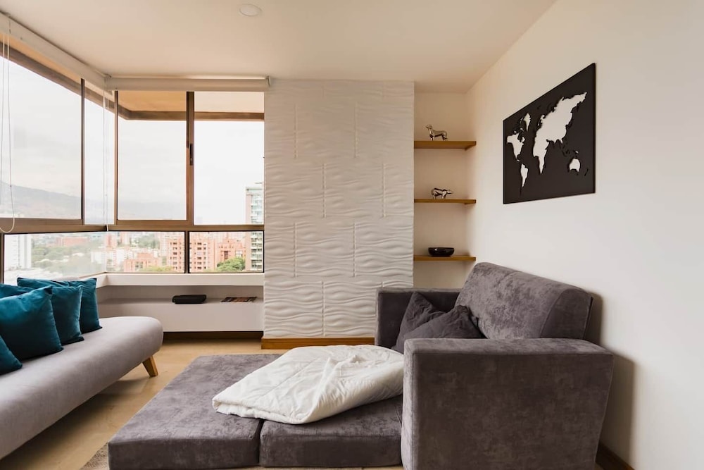 Edificio Alcazar de Oviedo BY Host Medellin
