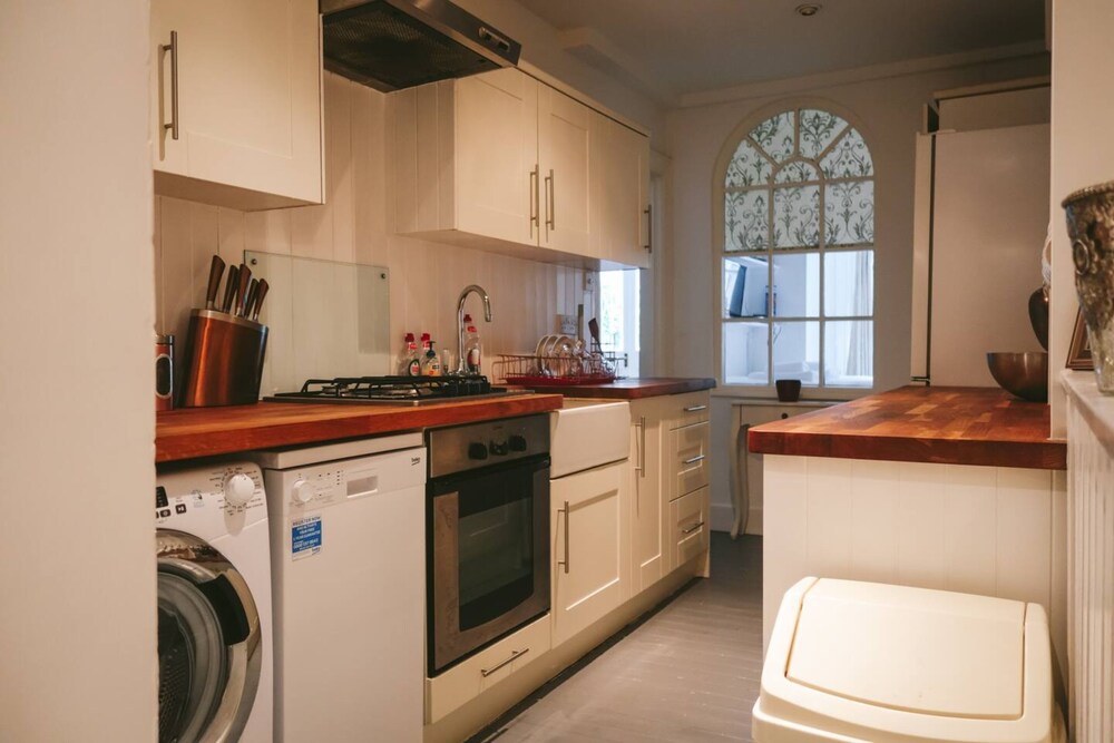 Charming 1 Bedroom Flat in Brook Green