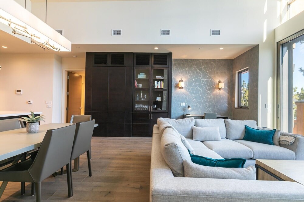 Crystal Bay Penthouse 301 3 Bedroom Condo