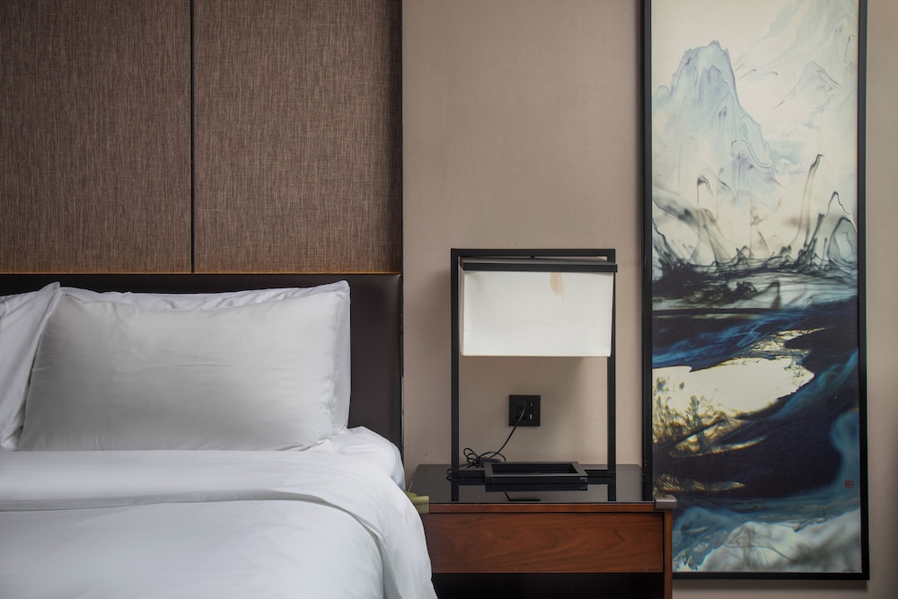 CNHOL RADIENT HOTEL