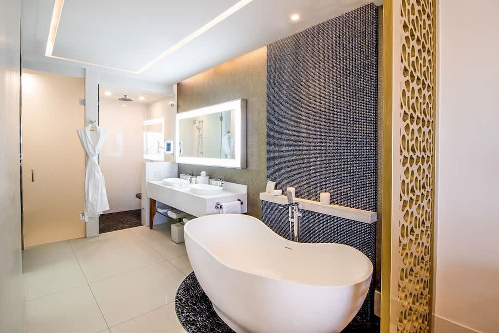 2BD Oceanview Suite Garza Blanca Cabo