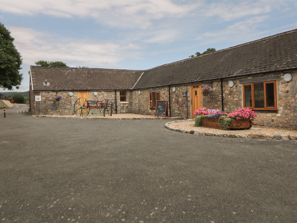Harcombe House Bungalow 4