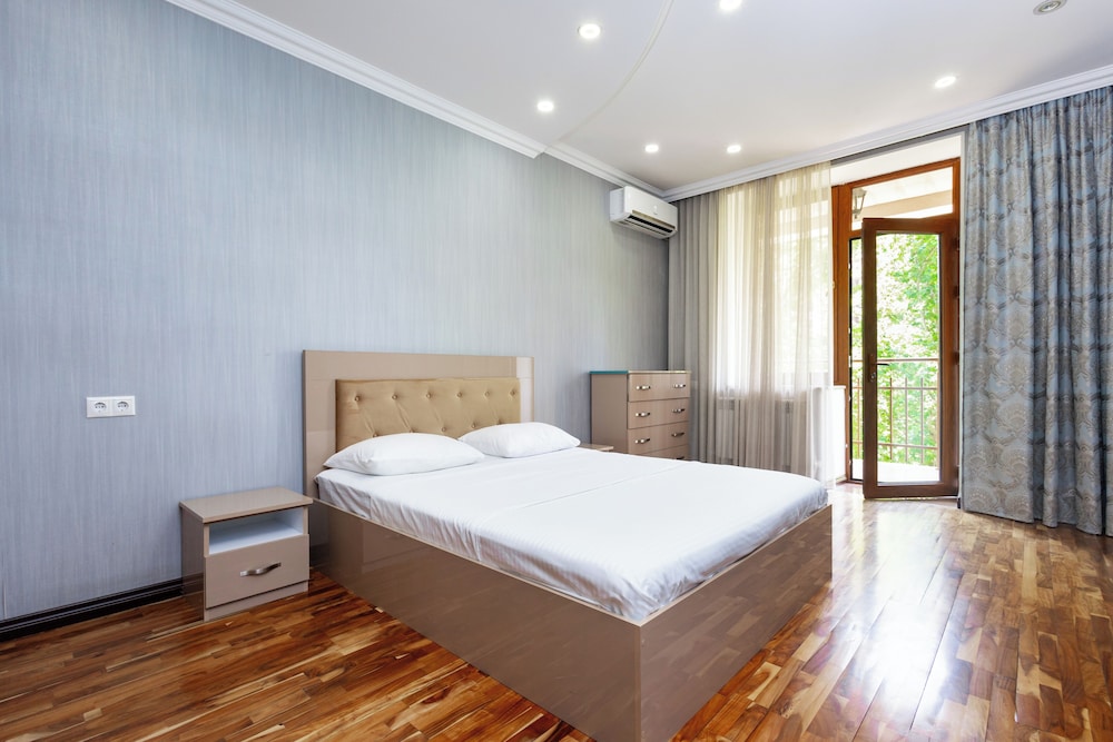 Apartment by Luxe Group DI777