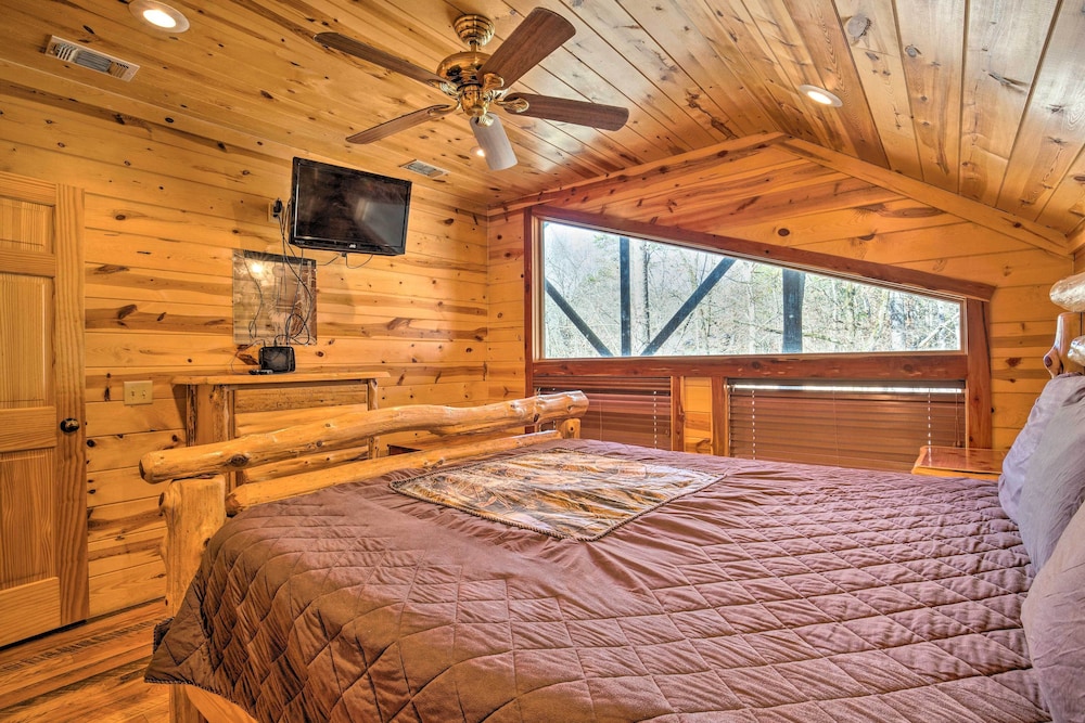 Spacious Broken Bow Cabin w/ Hot Tub & Playground! view 4