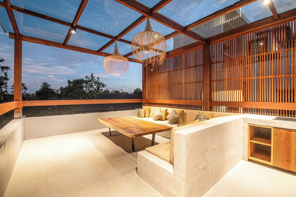 C La Villa Modern 4br Villa Canggu Beach 5mins