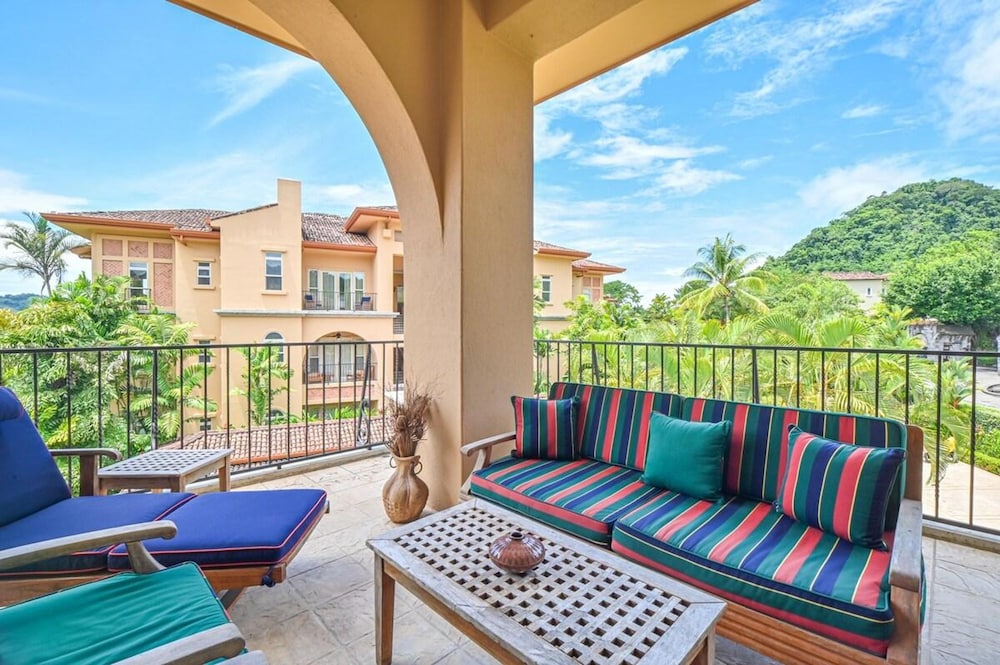 CR Luxury Bella Vista 7A 3 Bdrm