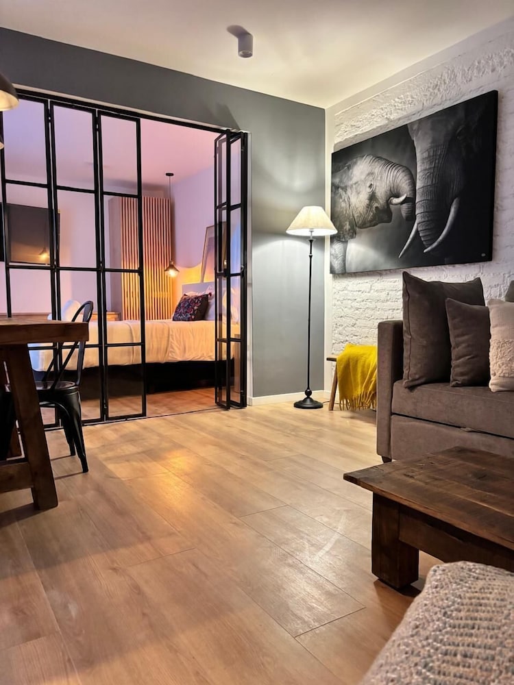 Bright & sweet unit in middle Polanco