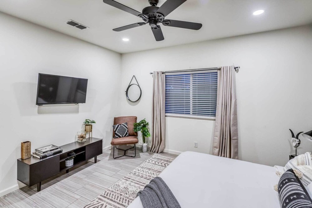 Lake Havasu City Home w/ Fire Pit ~ 2 Mi to Lake!
