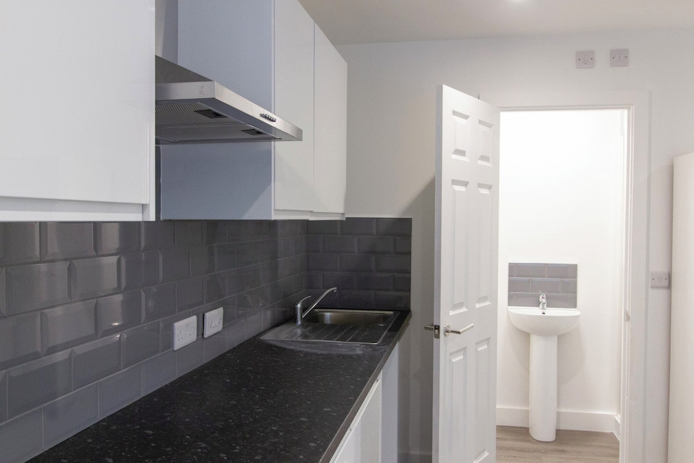 Bridge Road - Room 1b