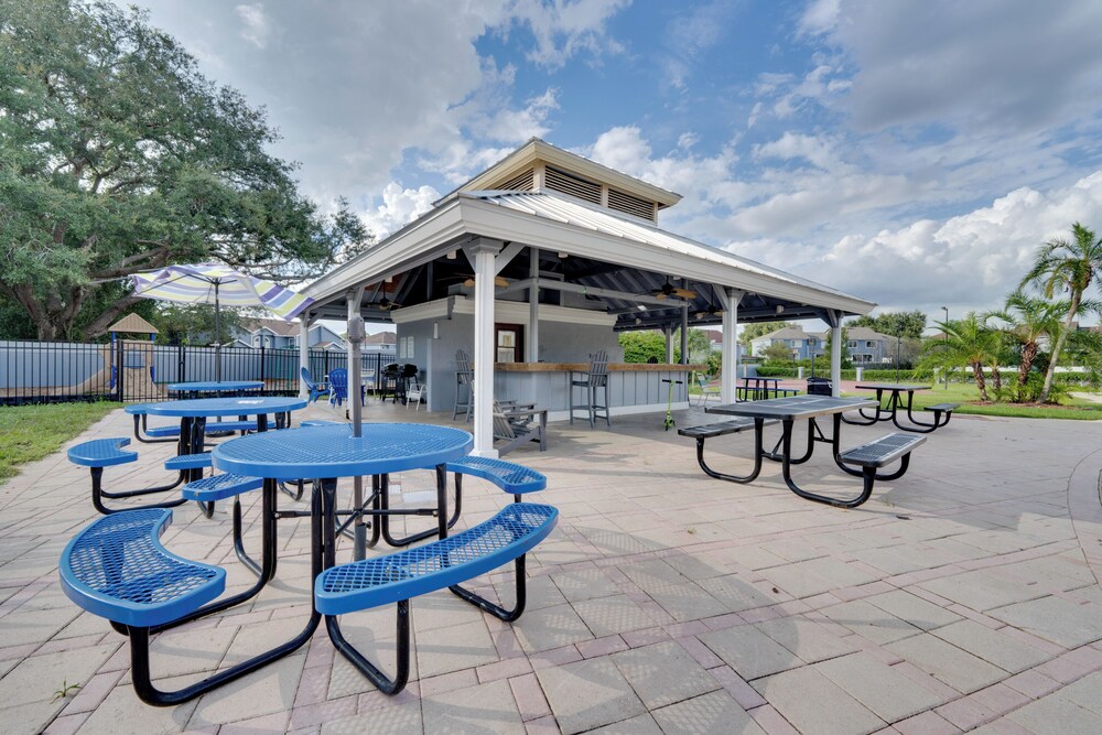 13 Mi to Epcot: Resort Studio w/ Pool Access!