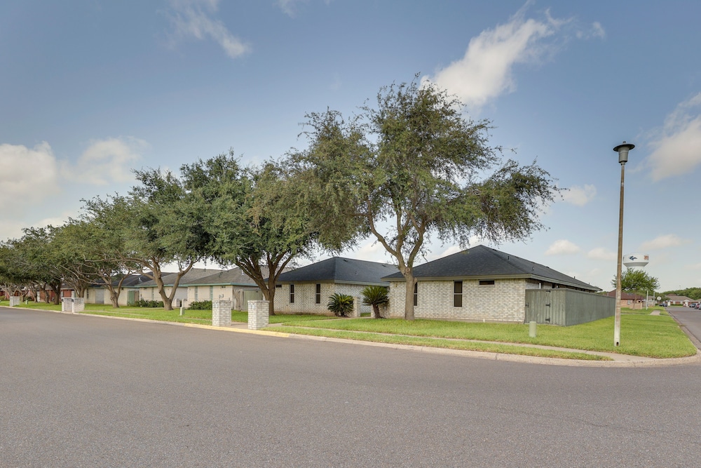 Welcoming Edinburg Apartment - Pet Friendly! view 3
