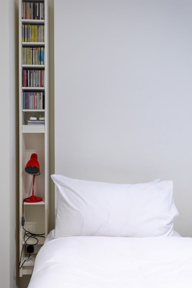 Elegant 2BD Flat 5 Mins to Kensington Gardens!