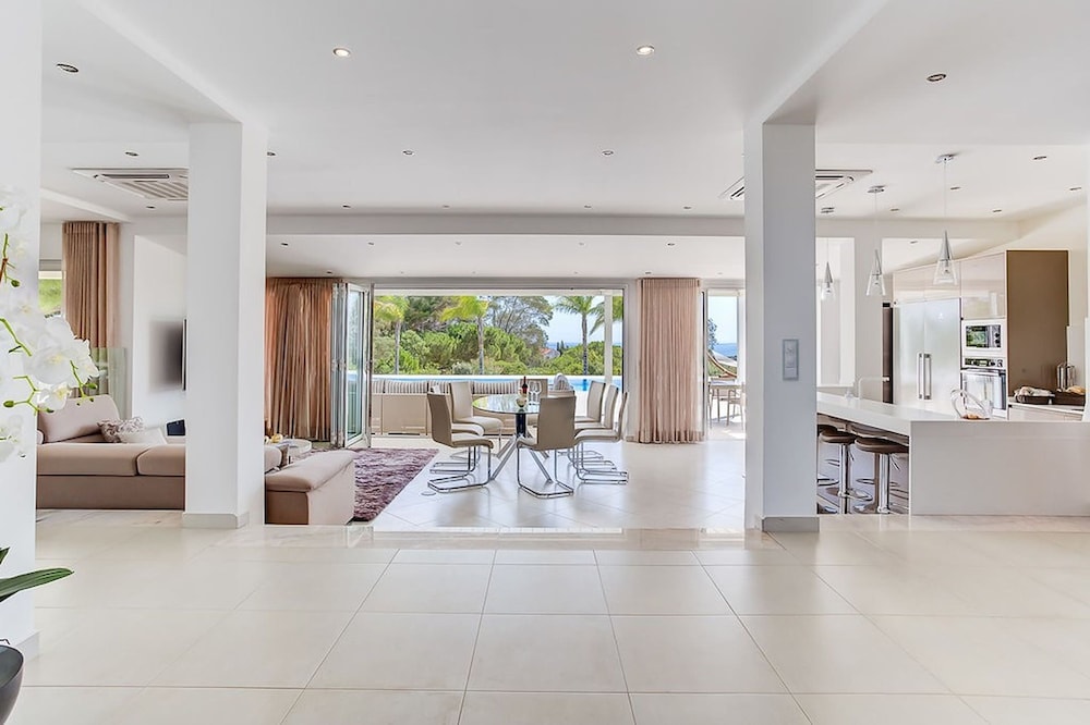 Goldeneye Luxury 6 Bedroom Villa With Infinity P