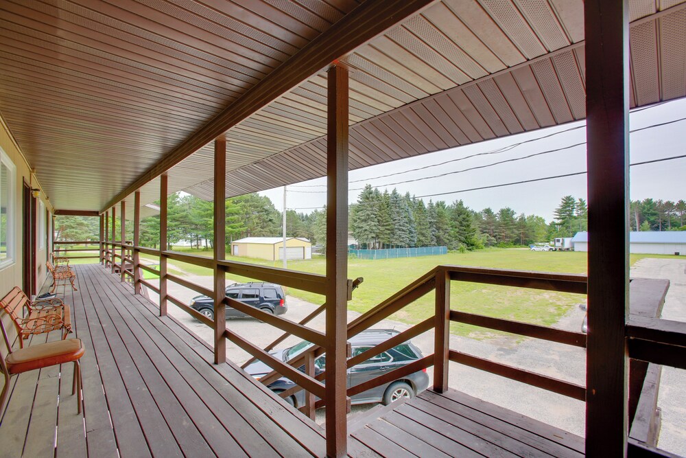 Quaint Lake City Studio: Walk to Engelwood Beach!