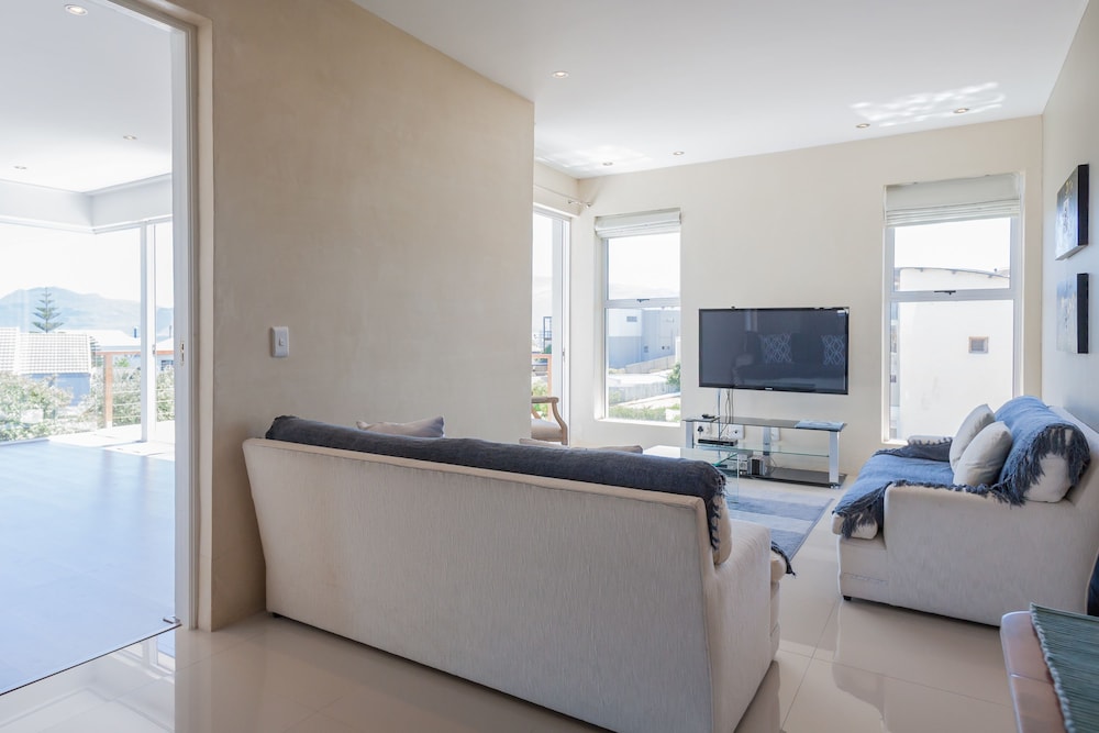 Greenways Beach House