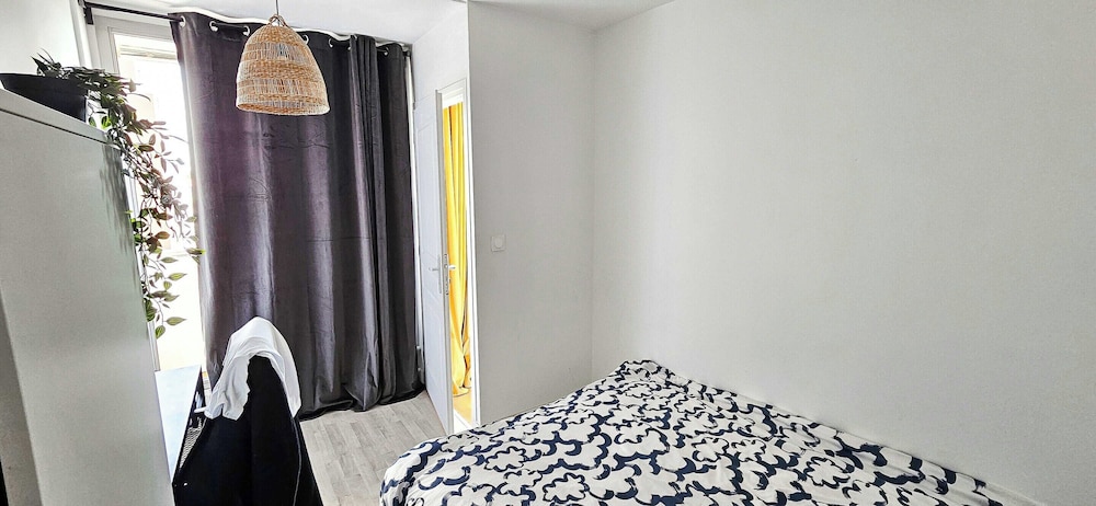 Private Room in a Shared Flat - Villeurbanne