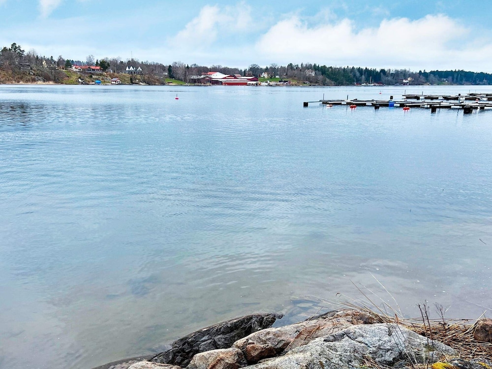 Charming Island House With Guest Cabin view 4