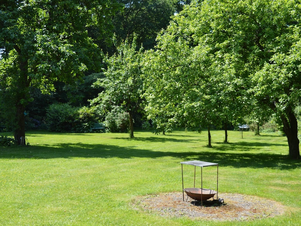 Lindern Woodland Mansion