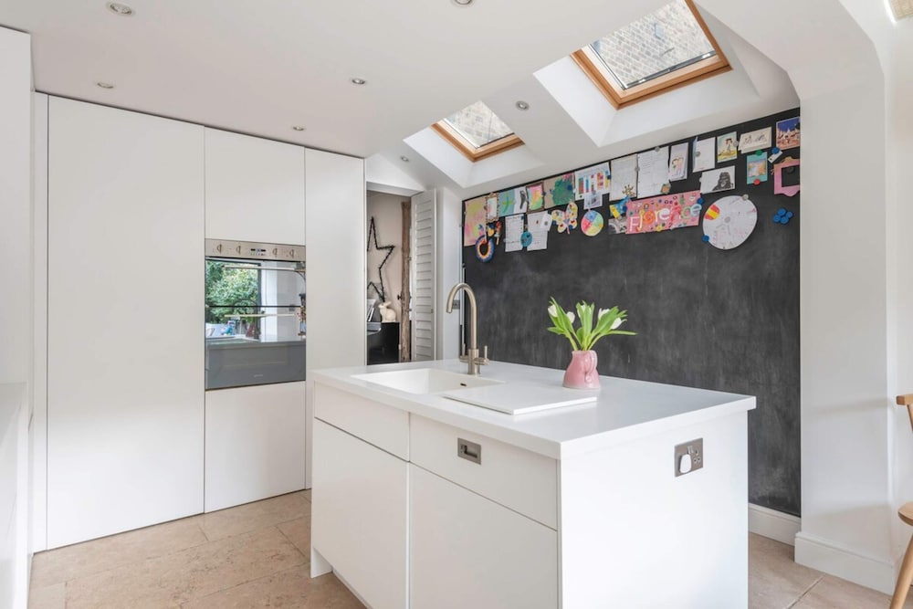 3-bedroom Home in Richmond - Ideal Family Living