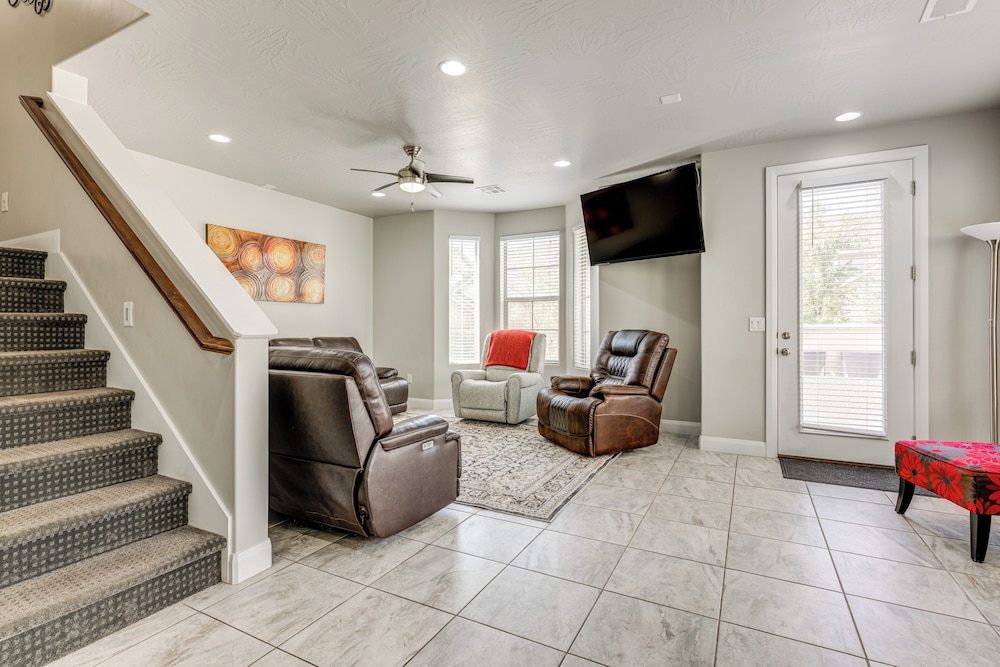 Spacious St George Townhome: Office & Pool Access view 5
