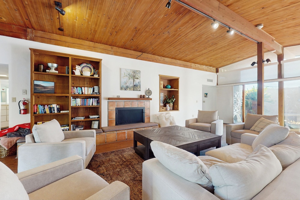 6BR Home w/ a Private Pool, W & D, & Large Yard