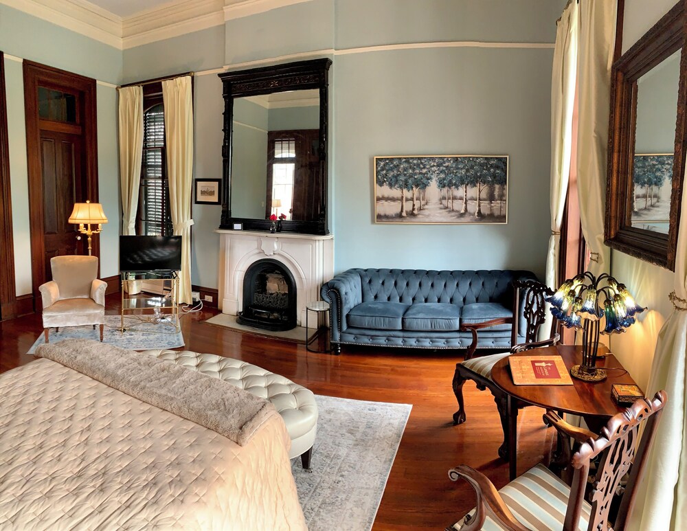 French Quarter Lanaux Mansion B & B