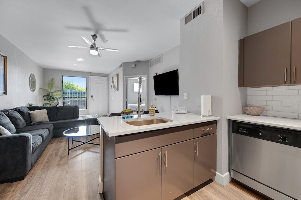 Central Relaxing 1br Phoenix Retreat Near Airport 1 Bedroom Apts