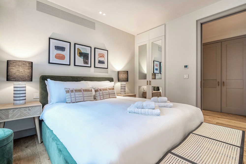 Luxury flats near Big Ben and London Eye