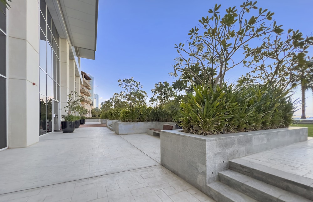 WelHome - Deluxe Apartment With Direct Access to the Beach