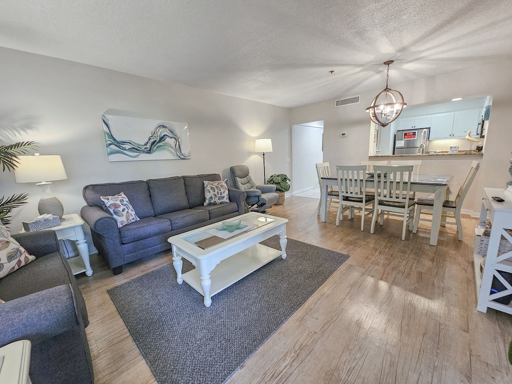 Serene 2 Bed, 2 Bath Lodge, With Amenities, 101ac 2 Bedroom Lodge