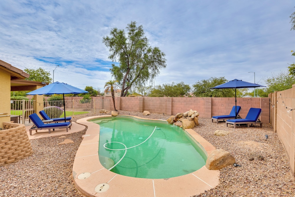 Spacious & Fenced Yard: Relaxing Home in Surprise