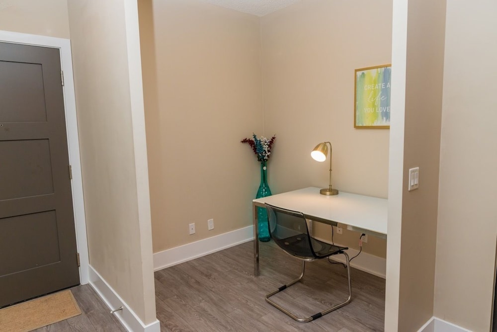 Sarkar Suites - CN Tower Rogers Centre - Image 4