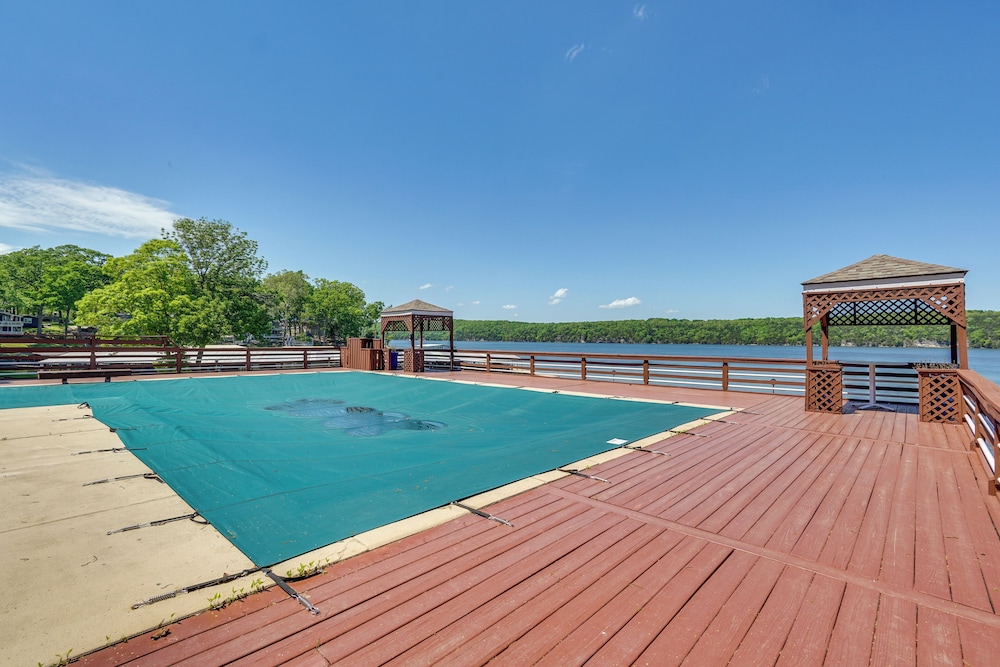 Pet-friendly Condo w/ Pool Access in Osage Beach