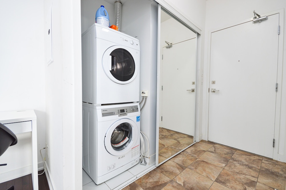Downtown Toronto Condo near Scotiabank Arena