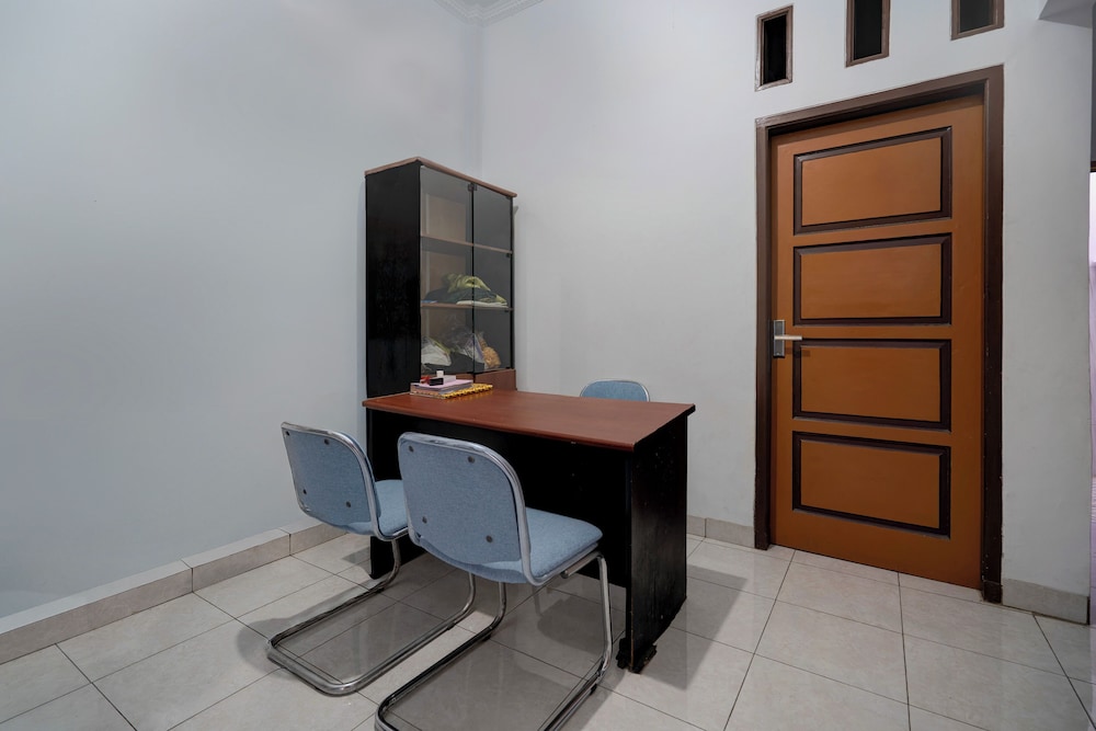 Hotel O 94843 Syariah Hj. Lilis Sukabumi
