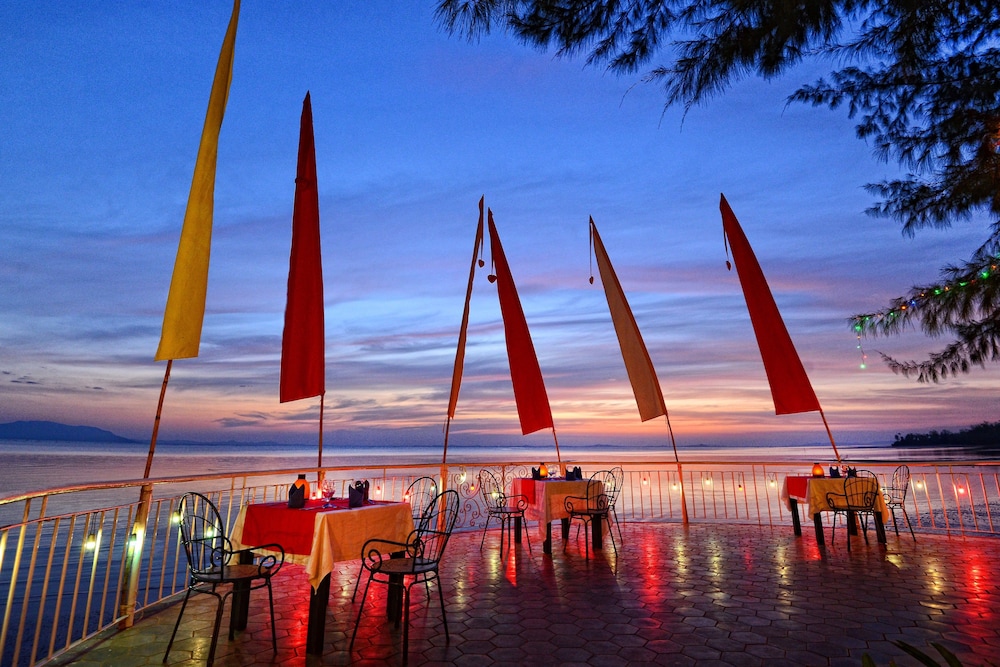 Nataya Roundhouse Coral Bay Resort and Spa