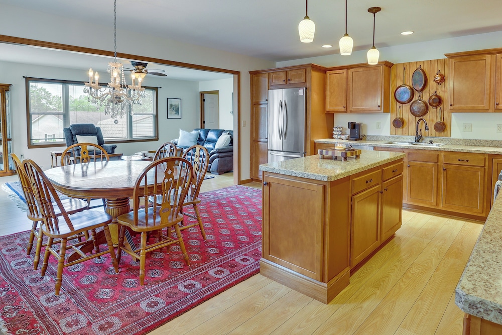 Wfh-friendly Columbiana Vacation Rental w/ Deck! view 5
