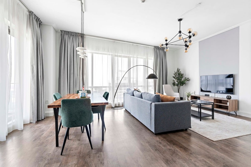 Silkhaus High Floor in Southridge Modern Tower